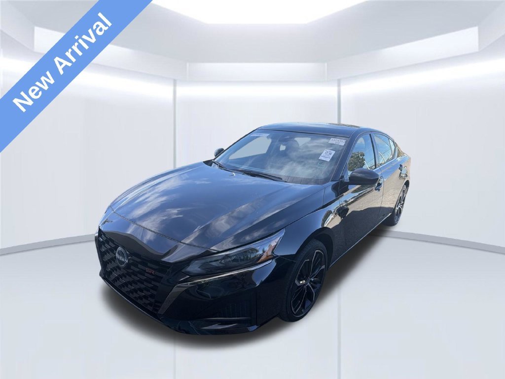 Used 2025 Black Nissan 2.5 SR image 1