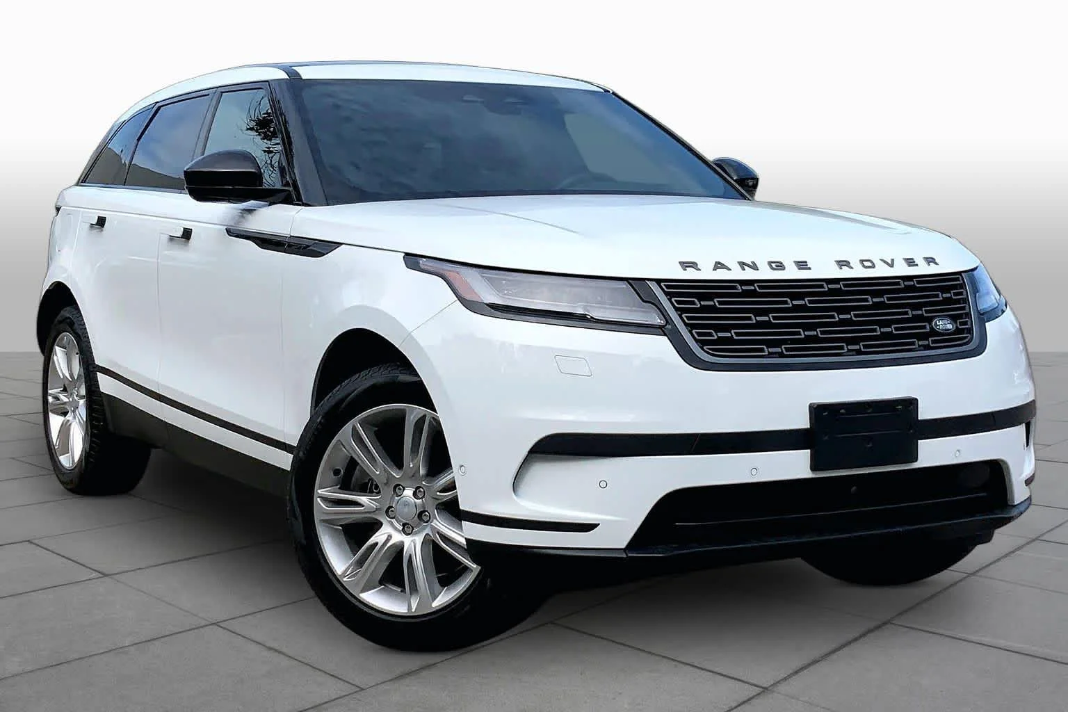 Used 2026 Fuji White Land Rover S image 3