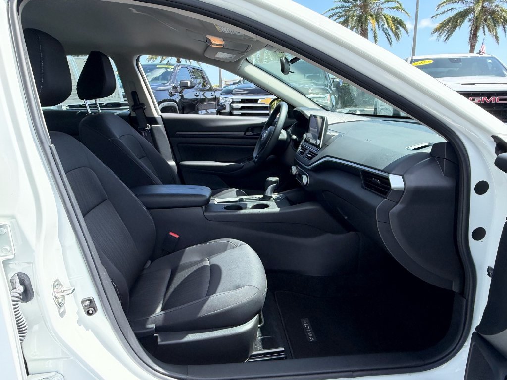 Used 2025 White Nissan 2.5 S image 16