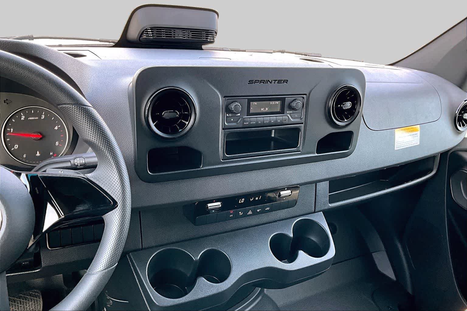 New 2025 Arctic+White Mercedes-Benz  image 6