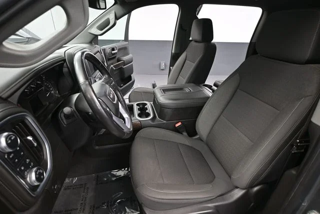 Used 2021 Silver GMC Elevation image 18