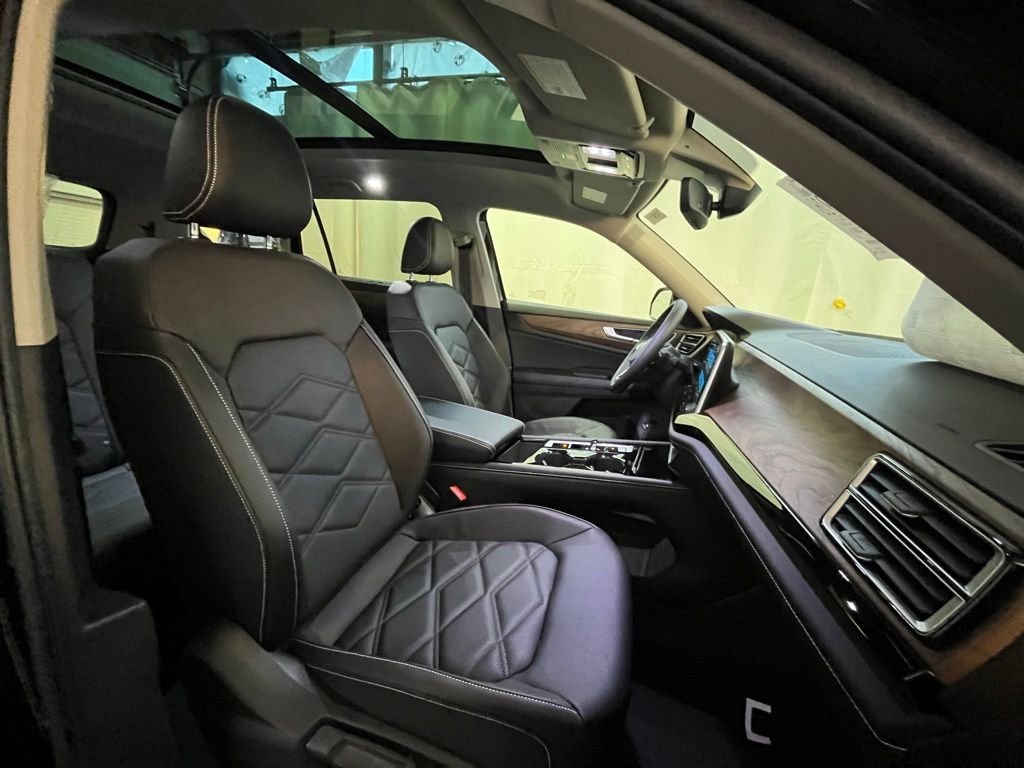 New 2026 Black Volkswagen 2.0T SE w/Technology image 12