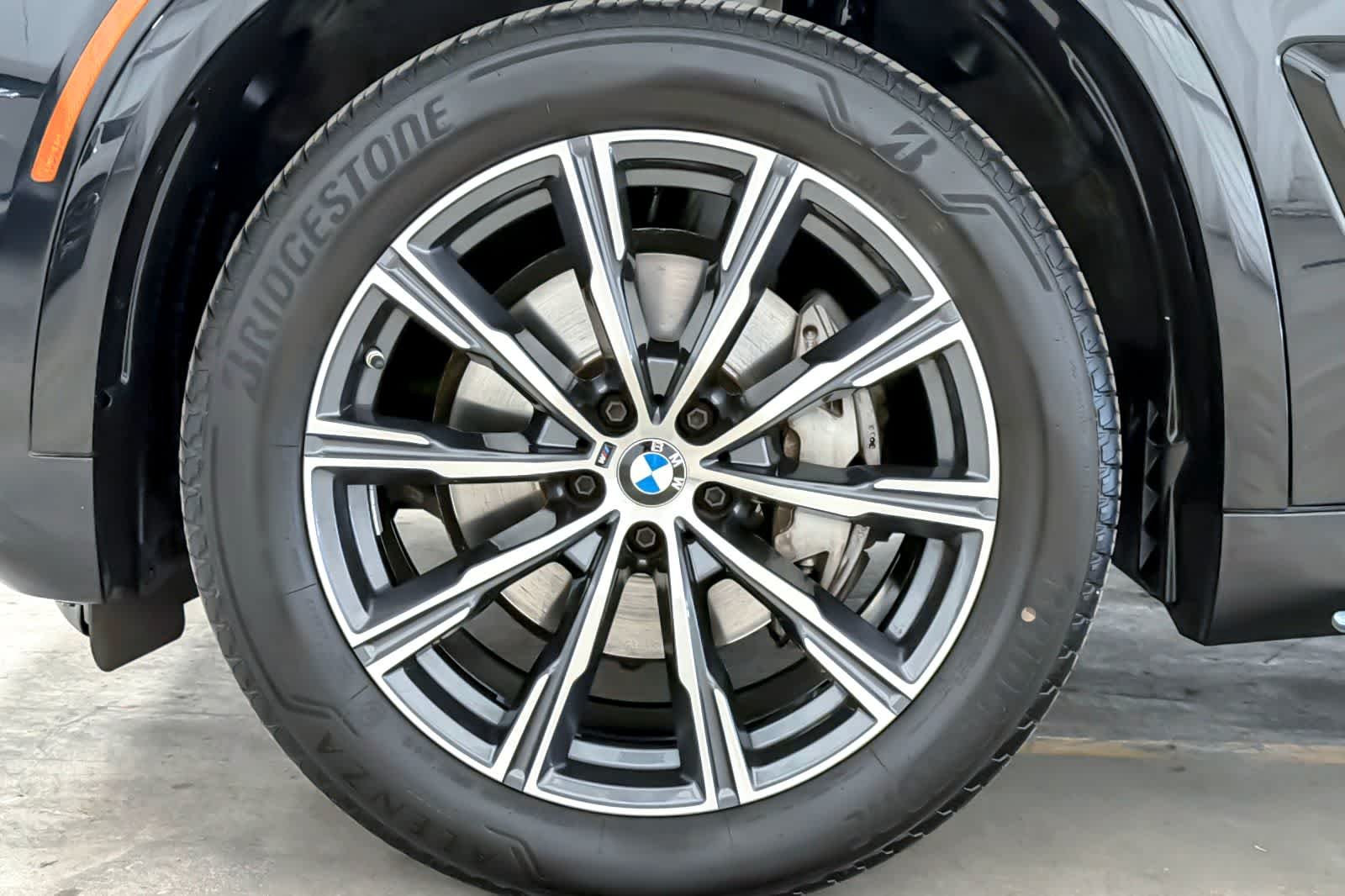 Used 2024 Black Sapphire Metallic BMW xDrive40i image 27