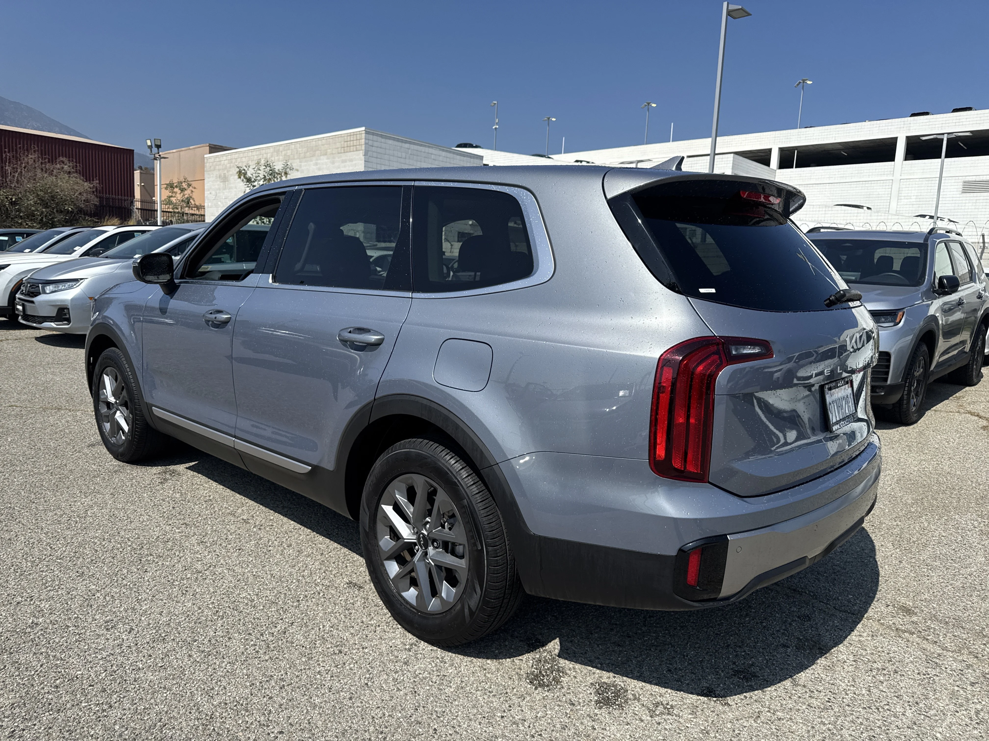 Used 2025 Everlasting Silver Kia LX image 5
