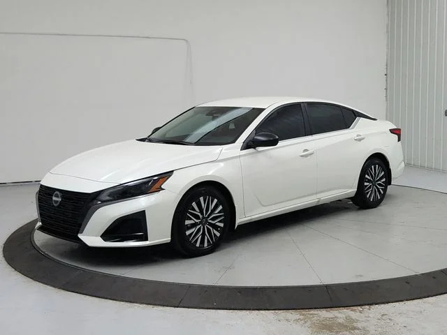 New 2026 White Nissan 2.5 SV image 3