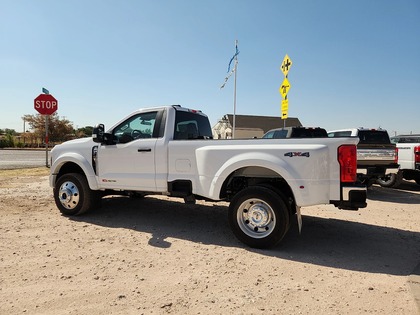 New 2027 Oxford White Ford XLT image 4
