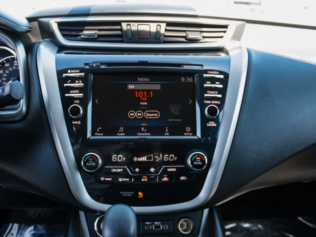 Used 2019 Red Nissan S image 15