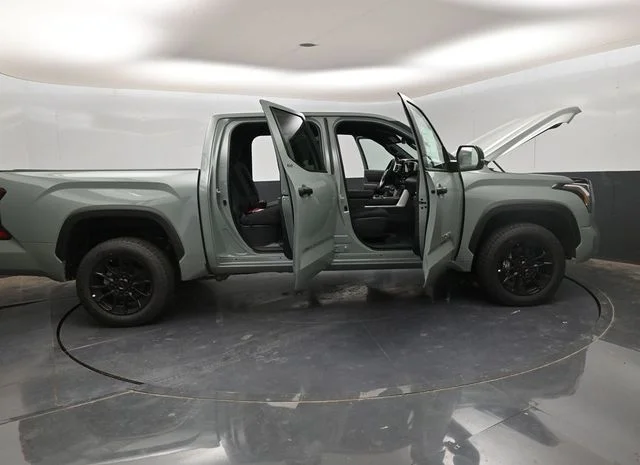 Used 2025  Toyota SR5 image 36