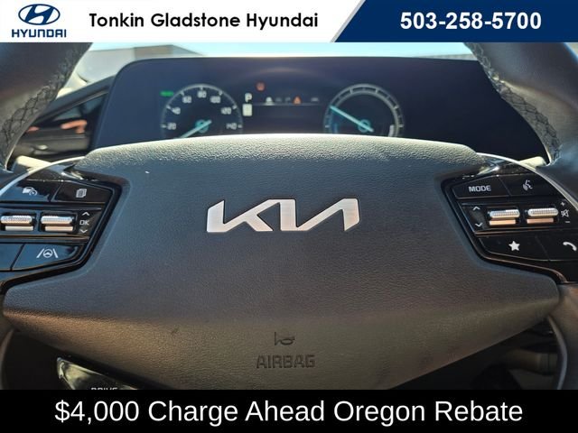 Used 2023 Cityscape Green Kia Wind image 22