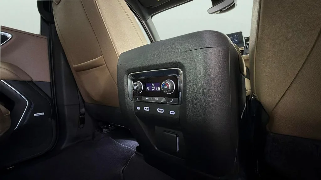 Used 2023 Iridescent Pearl Tricoat Chevrolet Premier image 34