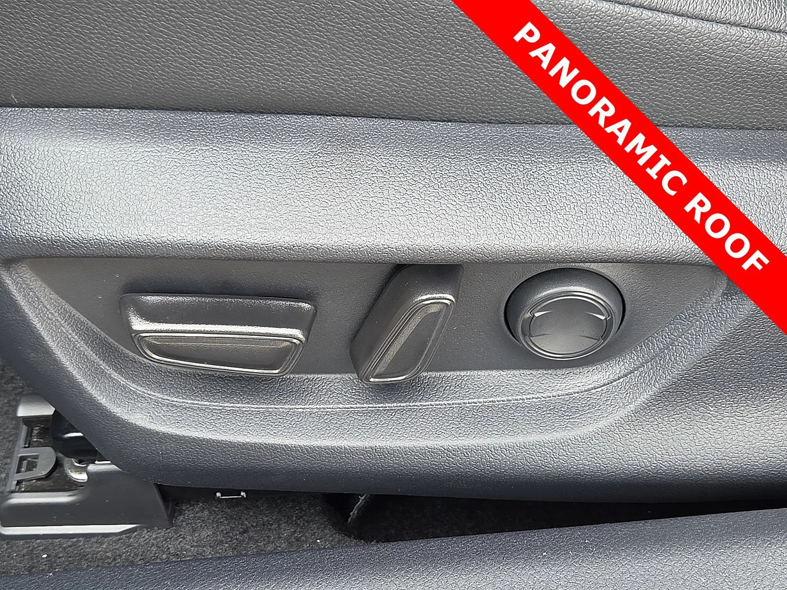 Used 2025 Ocean Gem/Midnight Black Metallic Toyota XSE image 14