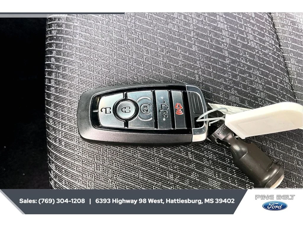 New 2026 Iconic Silver Metallic Ford XLT image 9