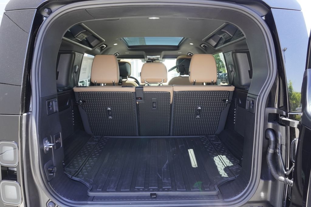 New 2026 Santorini Black Land Rover X-Dynamic SE image 31