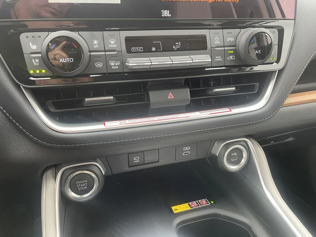 New 2026 Wind Chill Pearl Toyota Platinum image 24