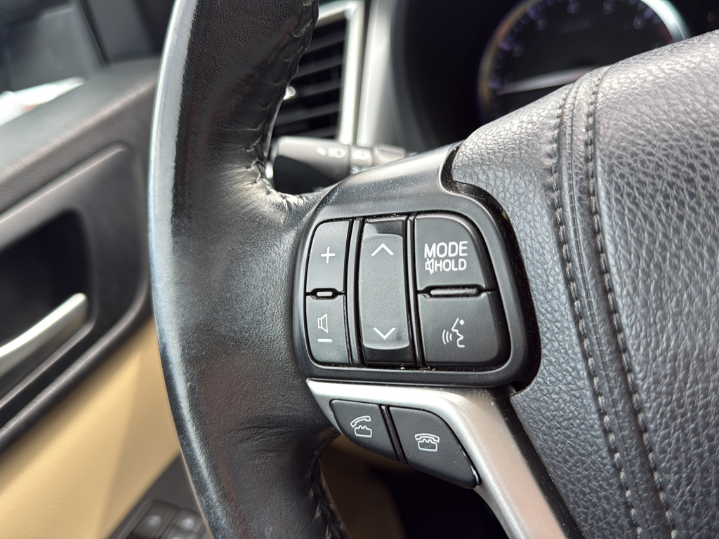 Used 2014 Red Toyota XLE V6 image 29
