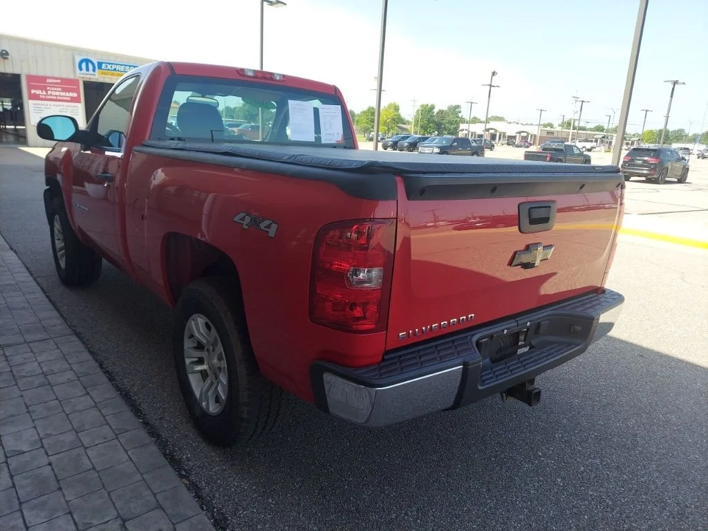 Used 2007 Red Chevrolet Work Truck image 5