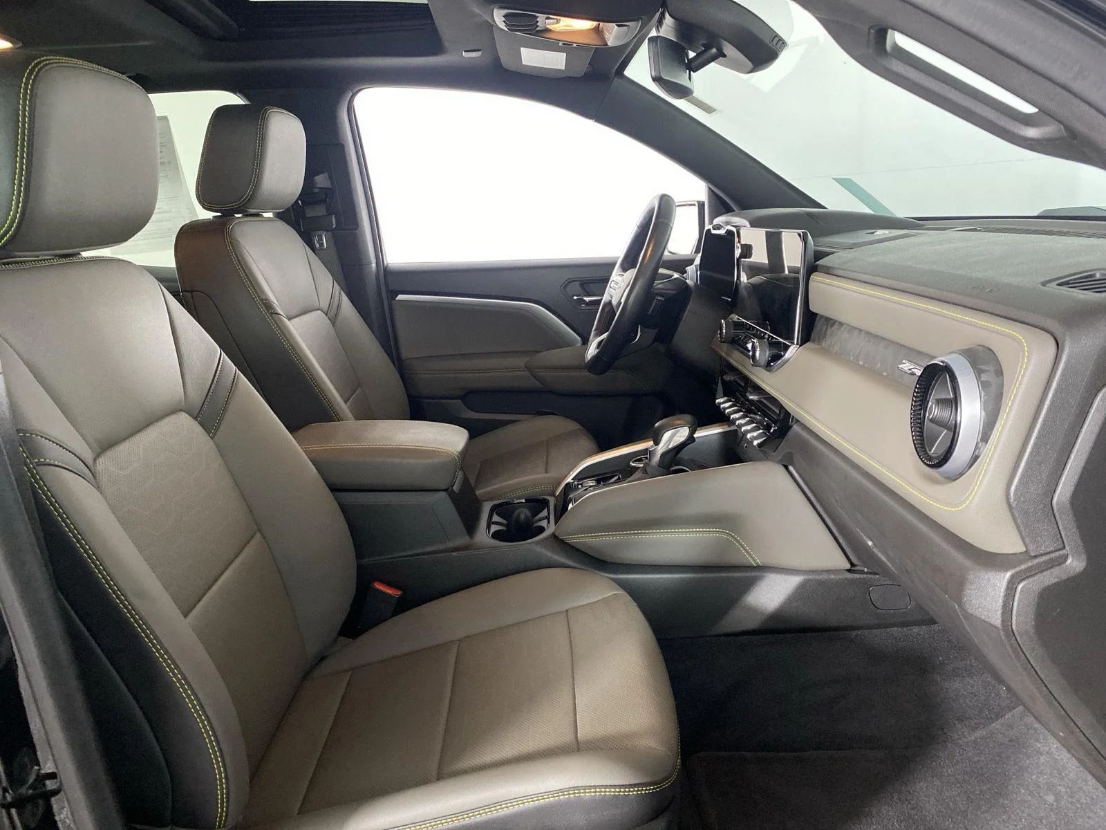 Used 2024 Black Chevrolet ZR2 image 30