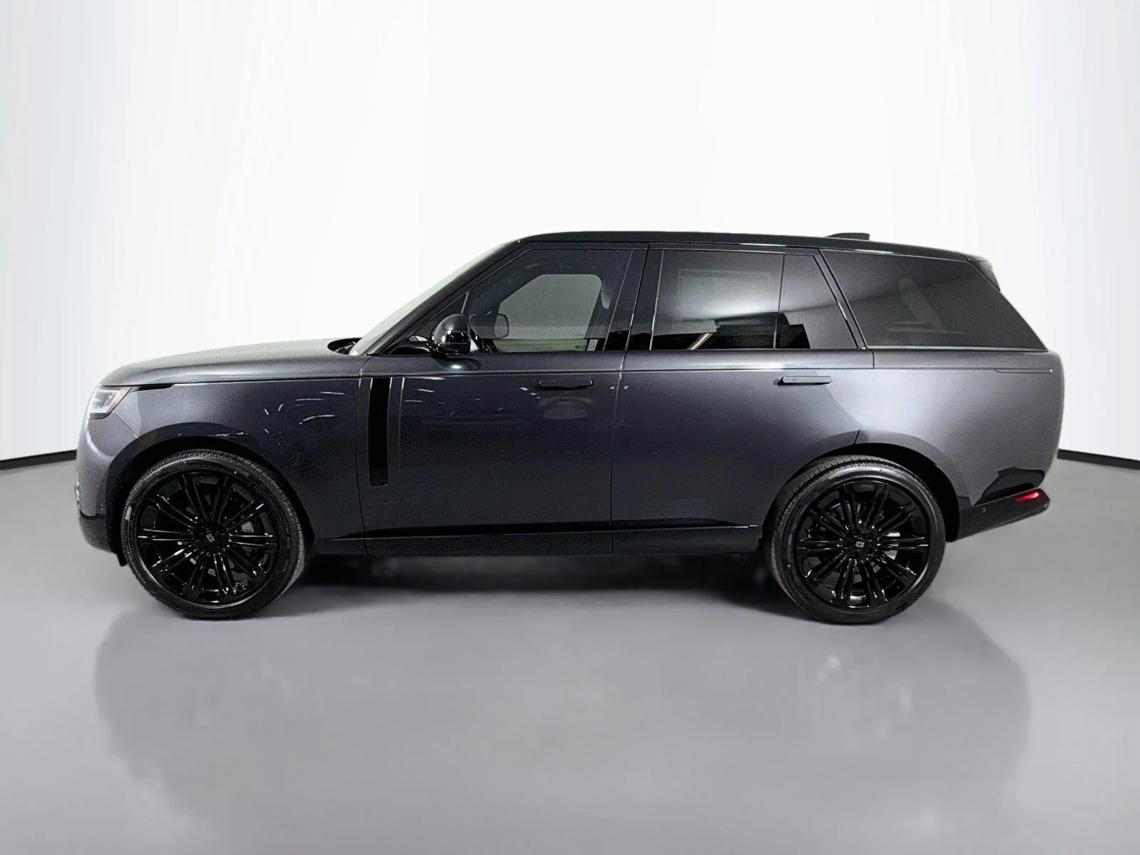 New 2027 Carpathian Grey Land Rover SE image 8