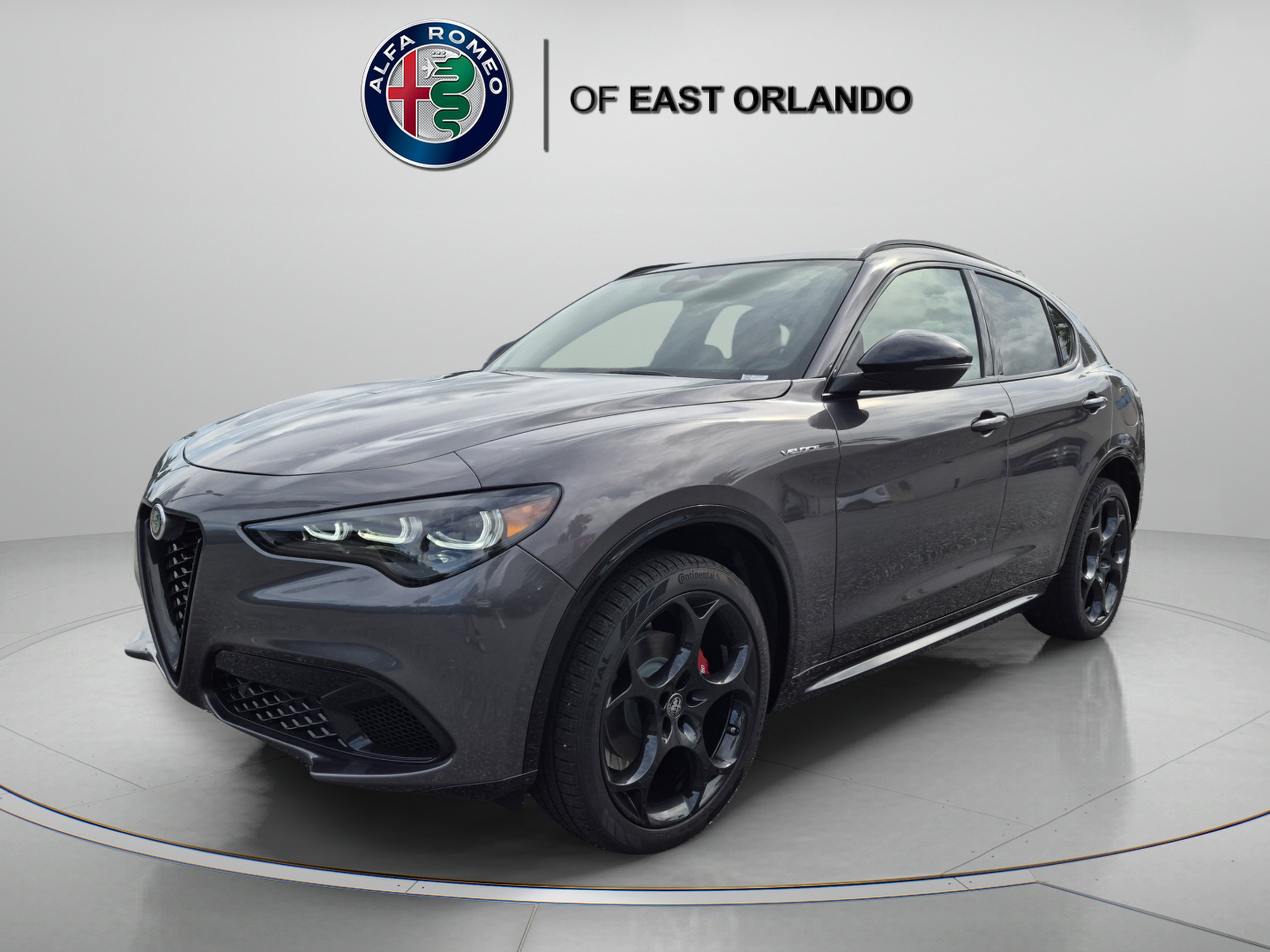New 2026 Vesuvio Gray Metallic Exterior Paint Alfa Romeo  image 3