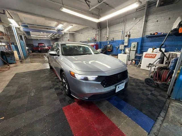 Used 2023 Silver Honda EX image 3