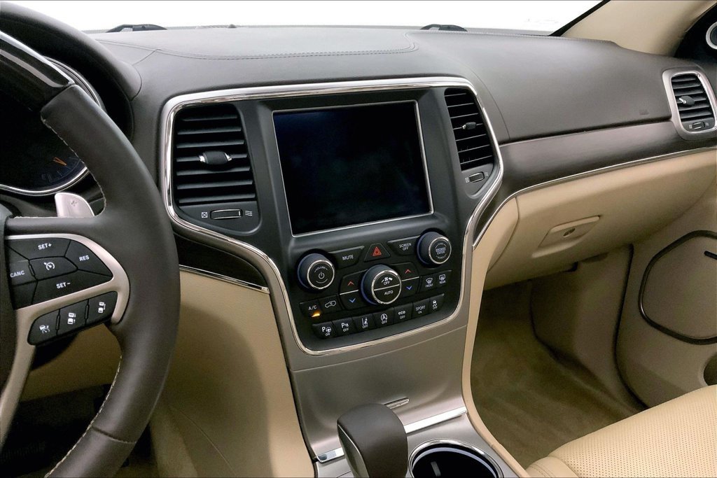 Used 2018 Ivory Jeep Overland image 5