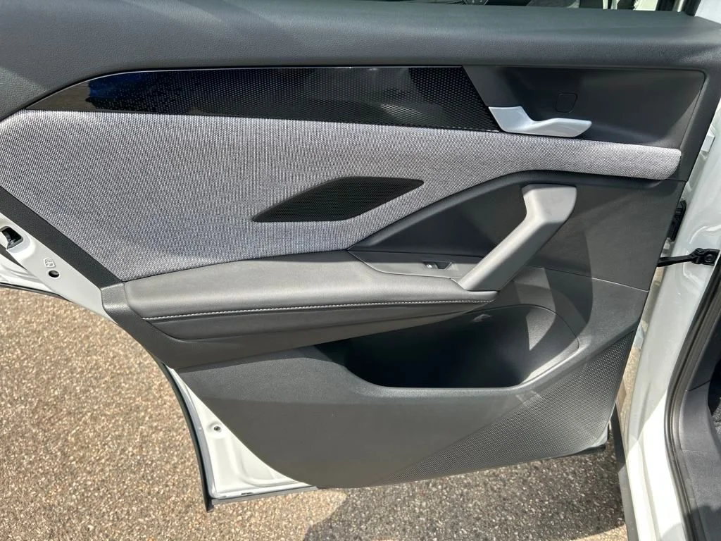 2025 Volkswagen Tiguan S - Photo 12