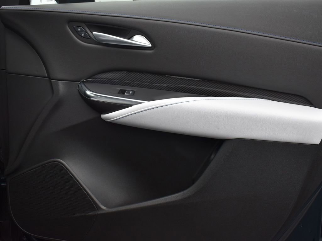 2025 CADILLAC XT4 - Image 33