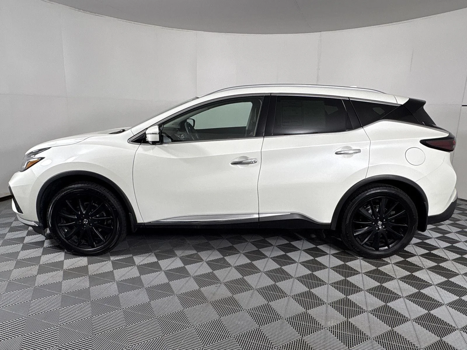 Used 2020 Pearl White Tricoat Nissan Platinum image 6