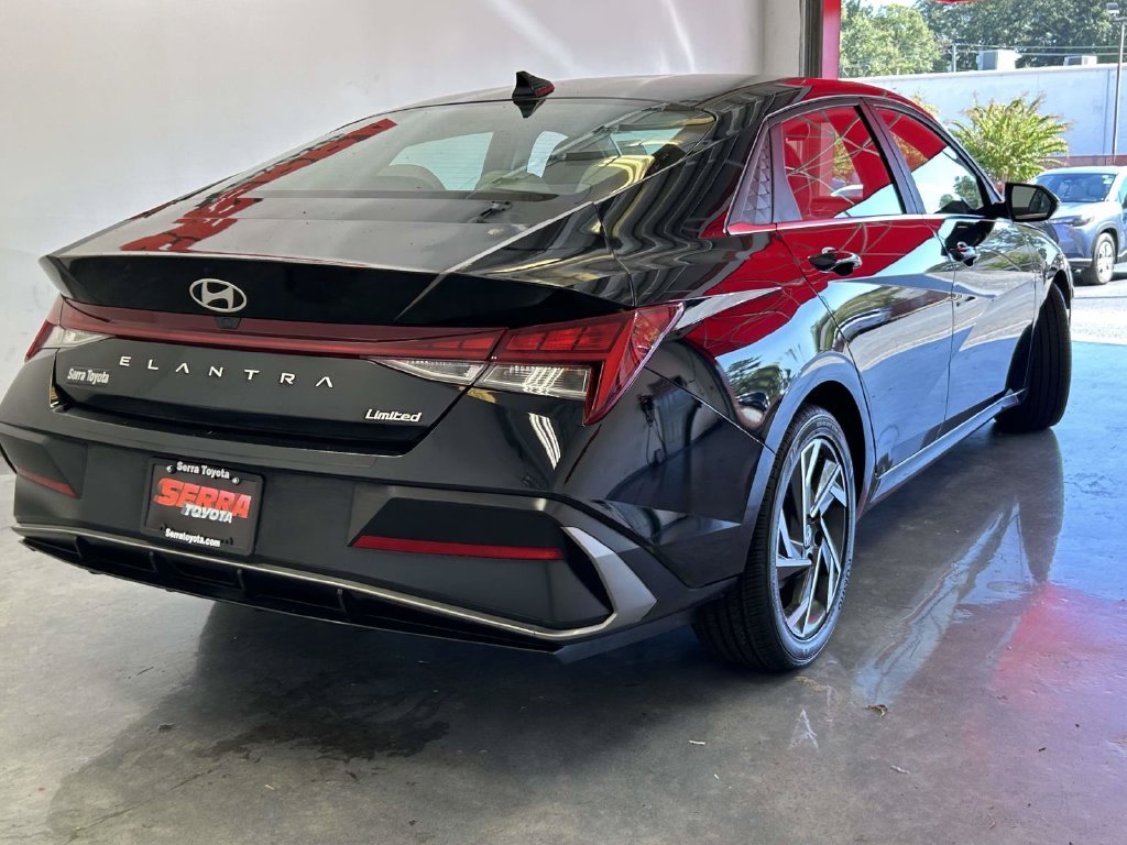 Used 2025 Black Hyundai Limited image 3