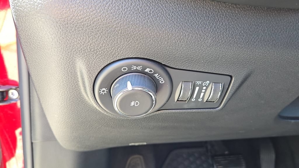 Used 2025 Red Hot Pearlcoat Jeep Trailhawk image 9