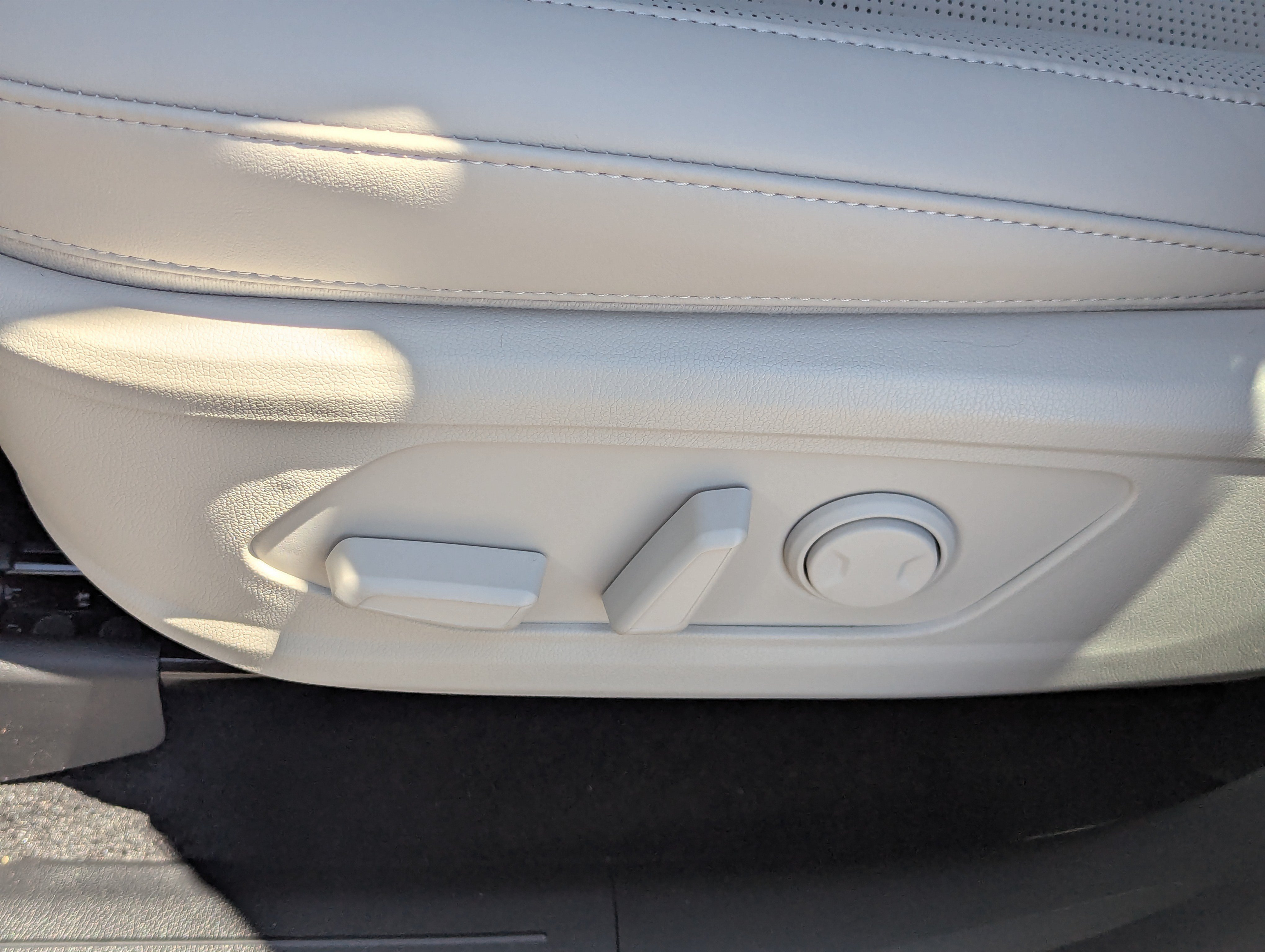 New 2026 Wolf Gray Kia S image 18