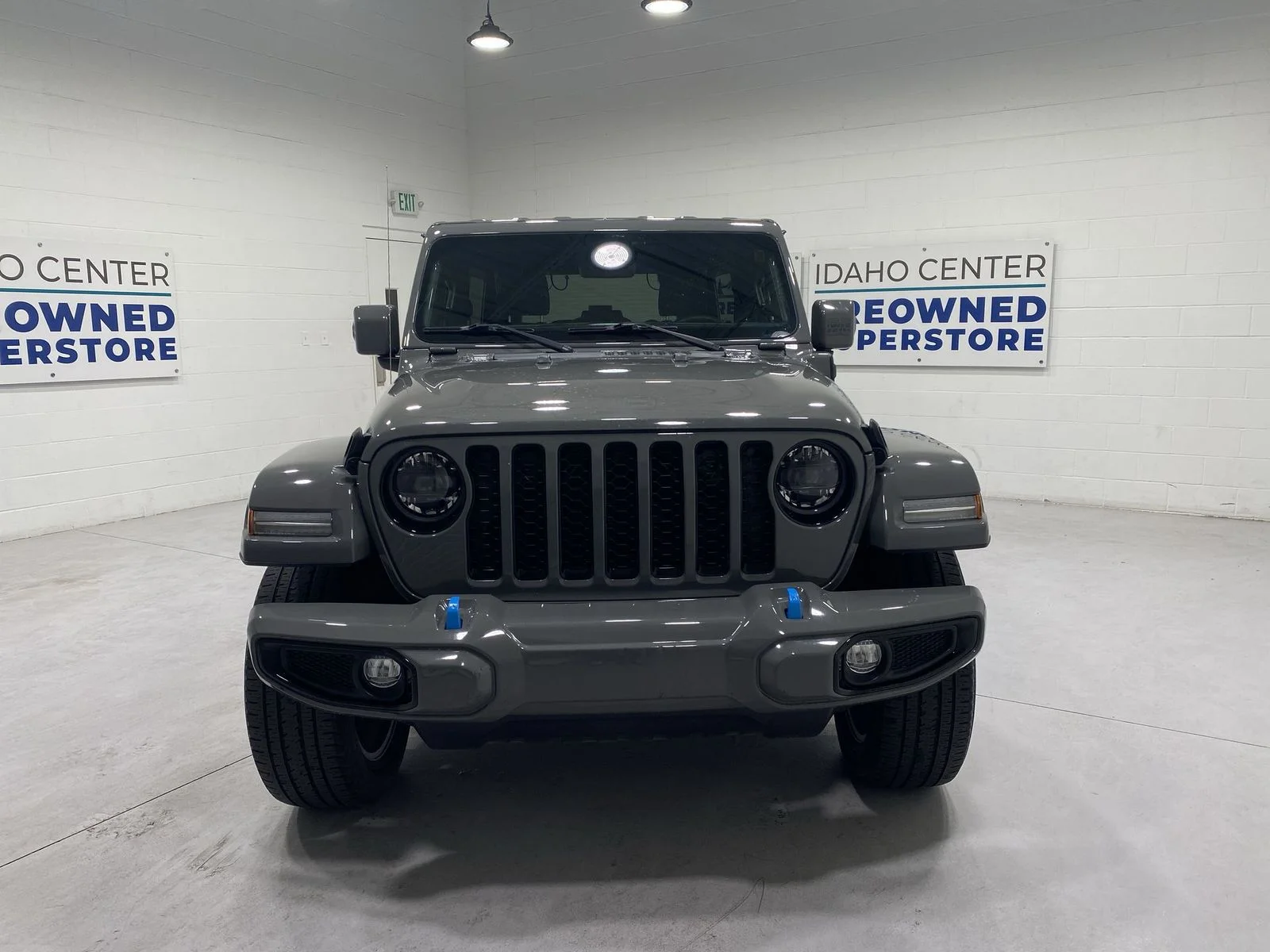 Used 2023 Gray Jeep Sahara 4xe image 3