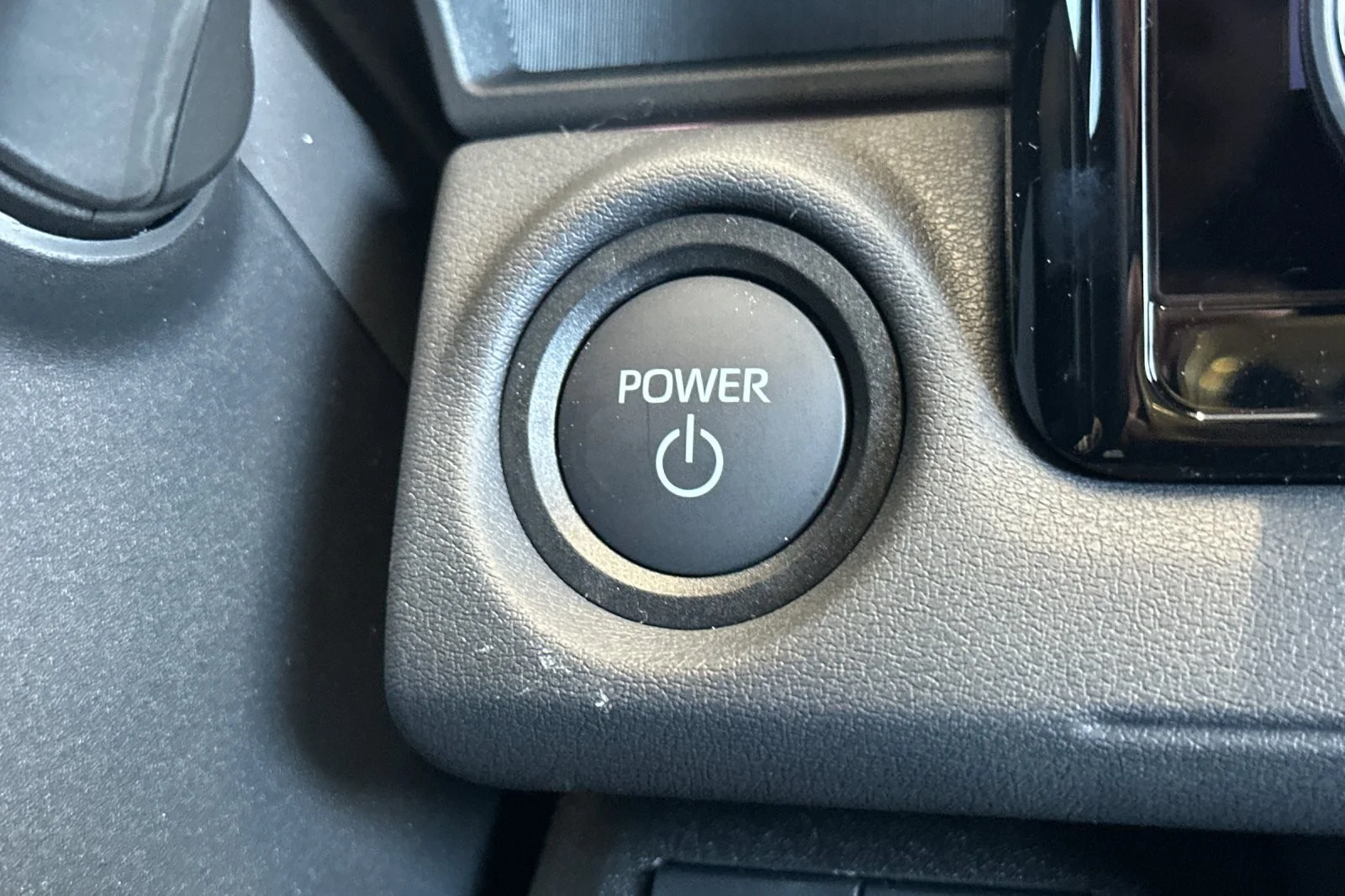 New 2026 Wind Chill Pearl <sup>1</sup> Toyota  SE image 21