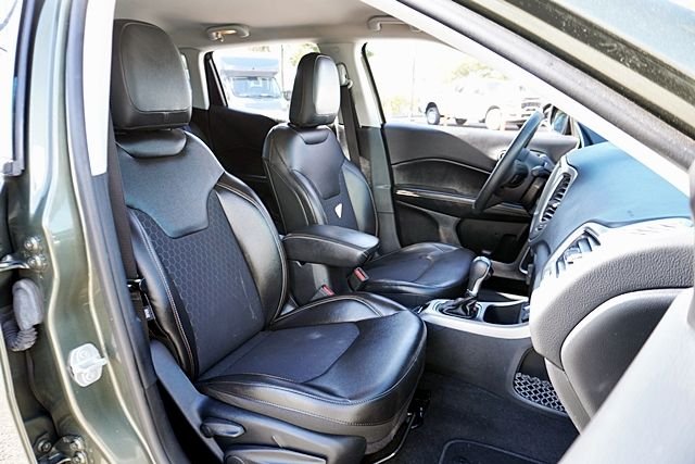 Used 2018 Green Jeep Latitude image 11