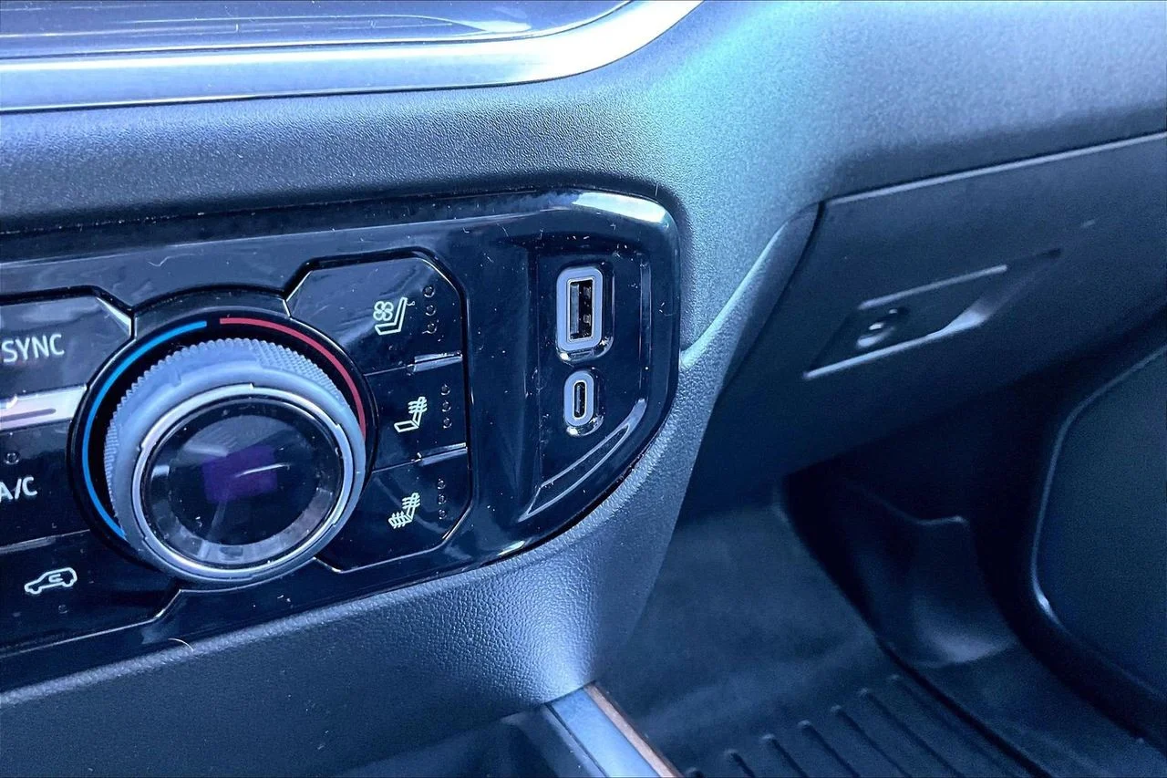 Used 2024 Black Chevrolet High Country image 16