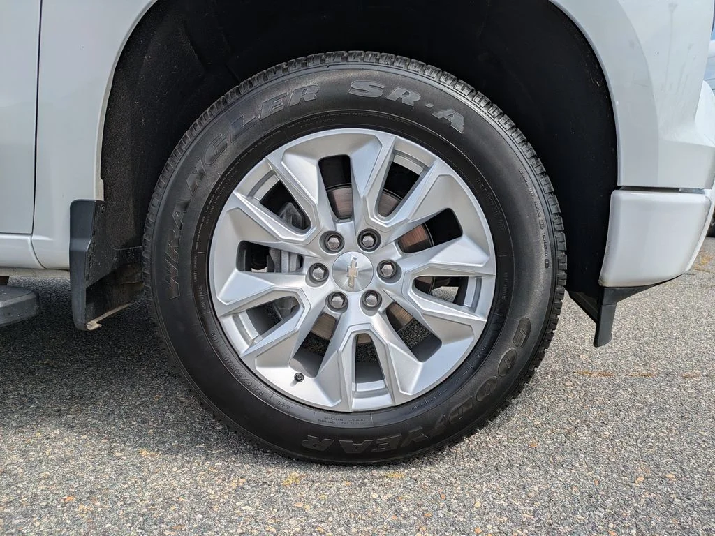 Used 2024 Summit White Chevrolet Custom image 12
