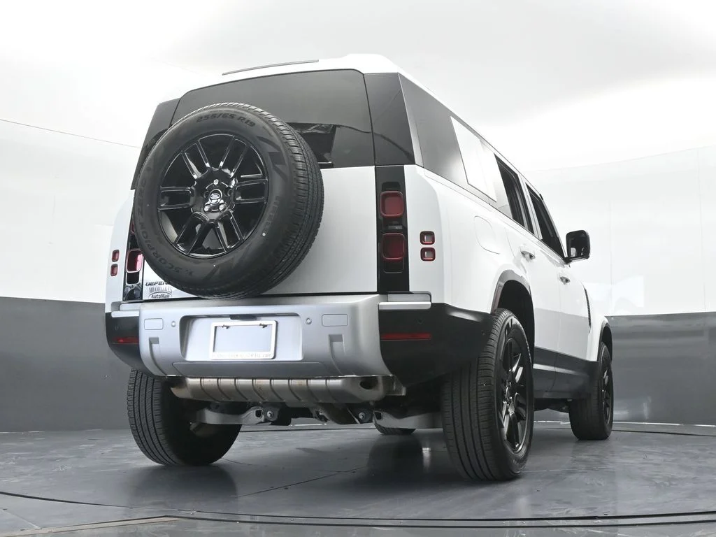 Used 2025 White Land Rover S image 76