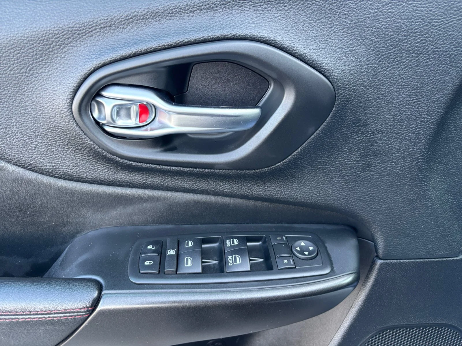 Used 2020 White Jeep Trailhawk image 11
