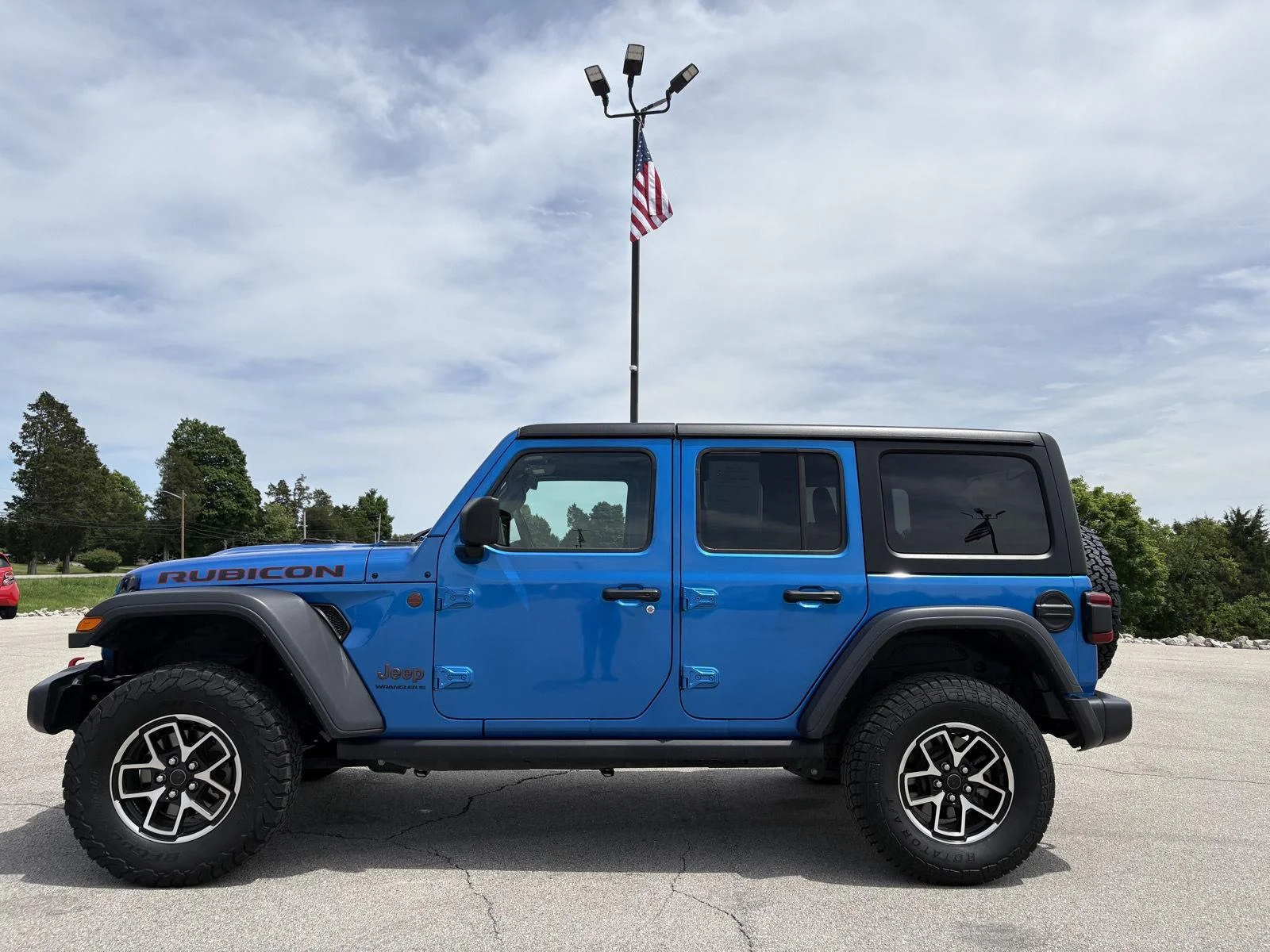 Used 2025 Hydro Blue Pearlcoat Jeep Rubicon image 19