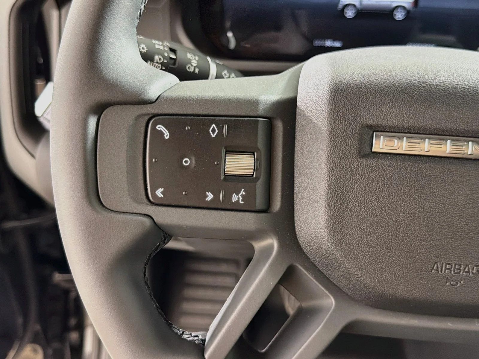 New 2026 Santorini Black Land Rover X-Dynamic SE image 12