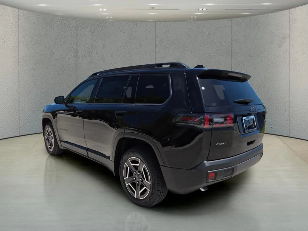 New 2026 Diamond Black Crystal Pearlcoat Jeep Laredo image 7
