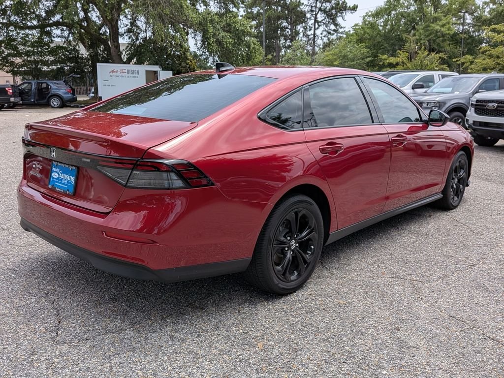 Used 2025 Red Honda SE image 5