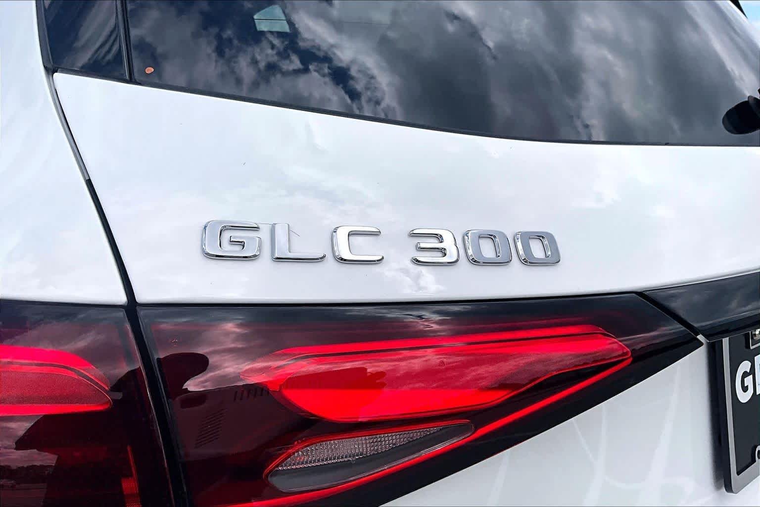 Used 2026 Polar White Mercedes-Benz GLC 300 image 19