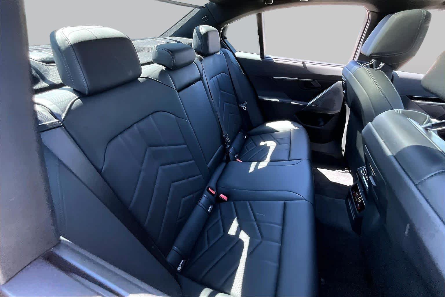 Used 2026 Cape York Green Metallic BMW 530i image 19