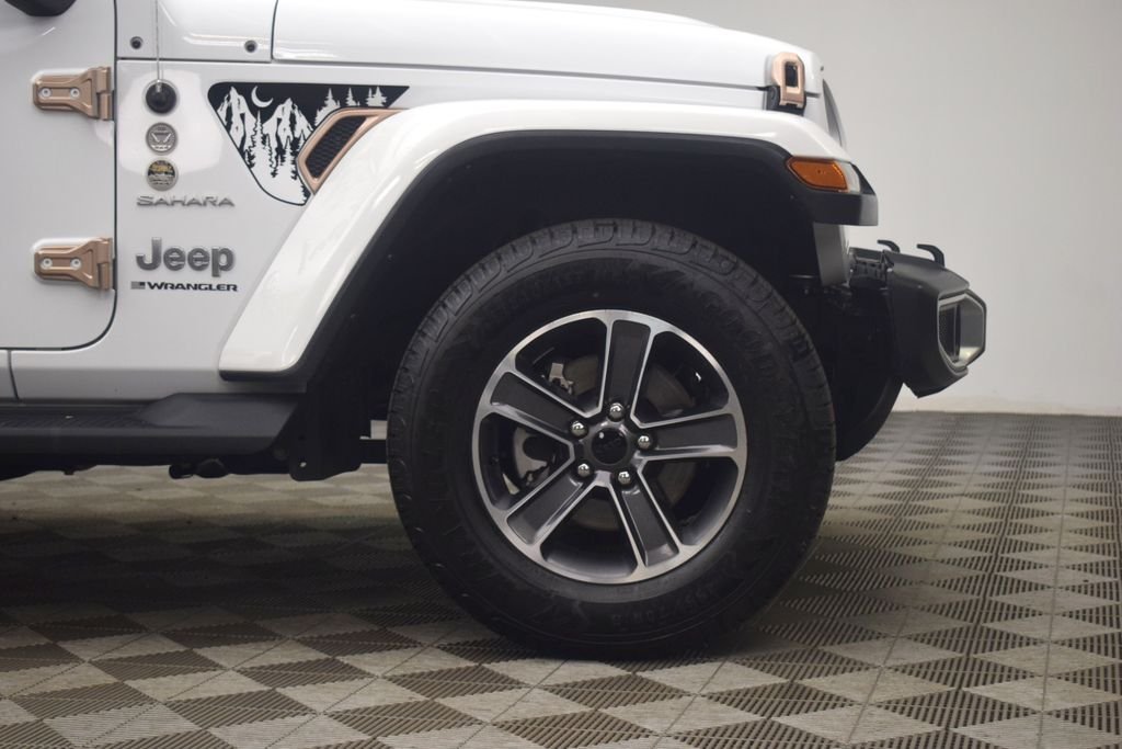 Used 2023 White Jeep Sahara image 22