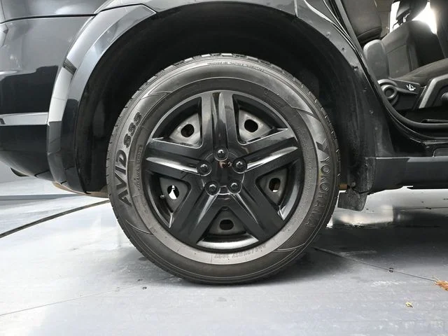 Used 2019 Black Dodge SE image 13