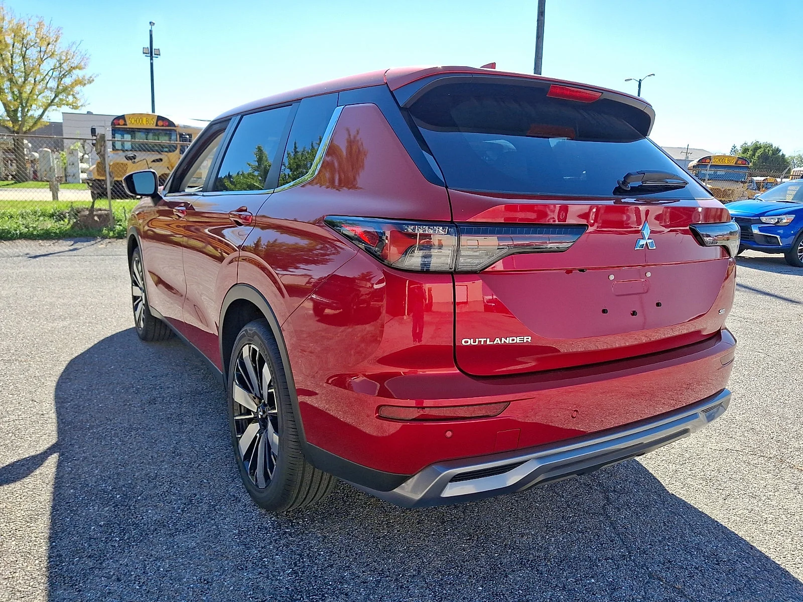 New 2026 Red Mitsubishi SE image 5
