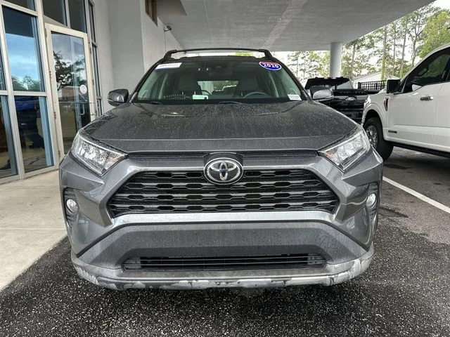 Used 2020 Gray Toyota XLE Premium image 9