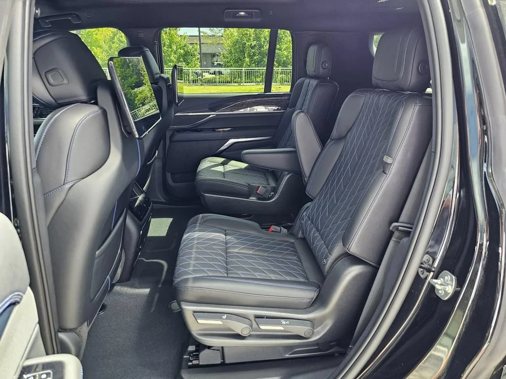 Used 2026 Black Raven Cadillac Luxury image 17