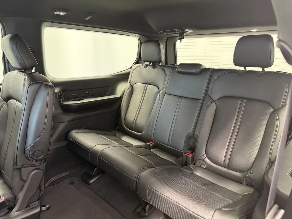 New 2026 Bright White Clear-Coat Exterior Paint Jeep Limited Altitude image 20